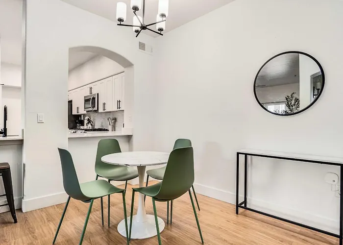 Boulevard Luxe 2br By The Stadium Pool Parking Gym 05 * Glendale