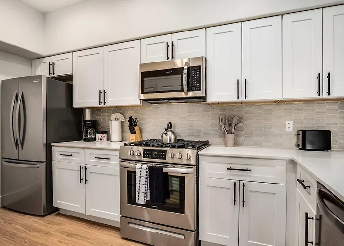 Boulevard Luxe 2br By The Stadium Pool Parking Gym 05 * Glendale