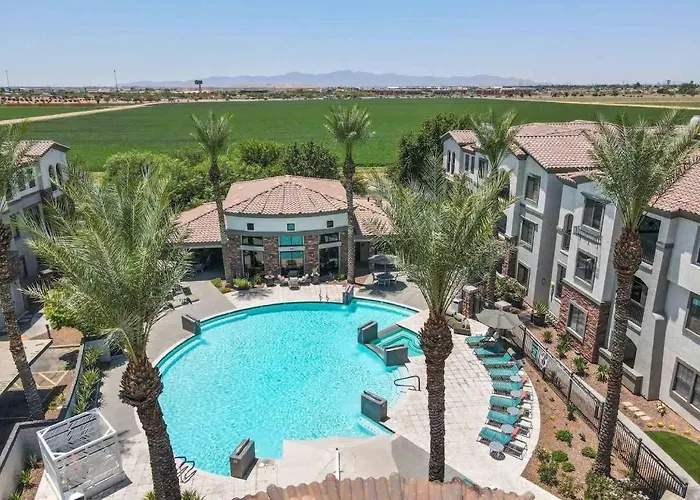 Boulevard Luxe 2br By The Stadium Pool Parking Gym 05