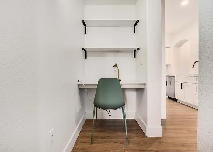 Boulevard Luxe 2br By The Stadium Pool Parking Gym 05 Apartment *
