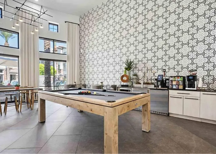 Boulevard Luxe 2br By The Stadium Pool Parking Gym 05 * Glendale