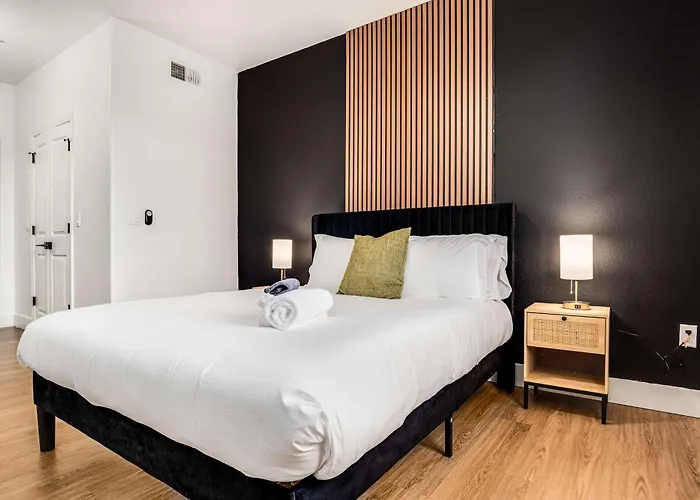Boulevard Luxe 2br By The Stadium Pool Parking Gym 05 *