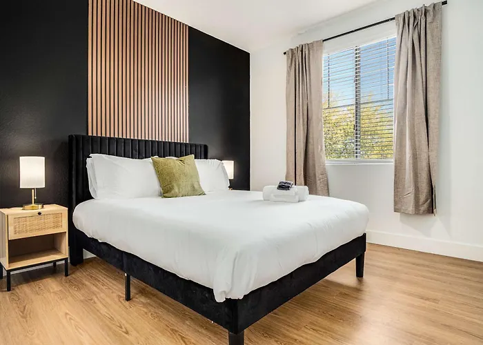 Boulevard Luxe 2br By The Stadium Pool Parking Gym 05 Apartment Glendale
