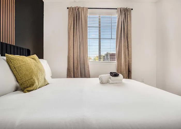 Boulevard Luxe 2br By The Stadium Pool Parking Gym 05 *